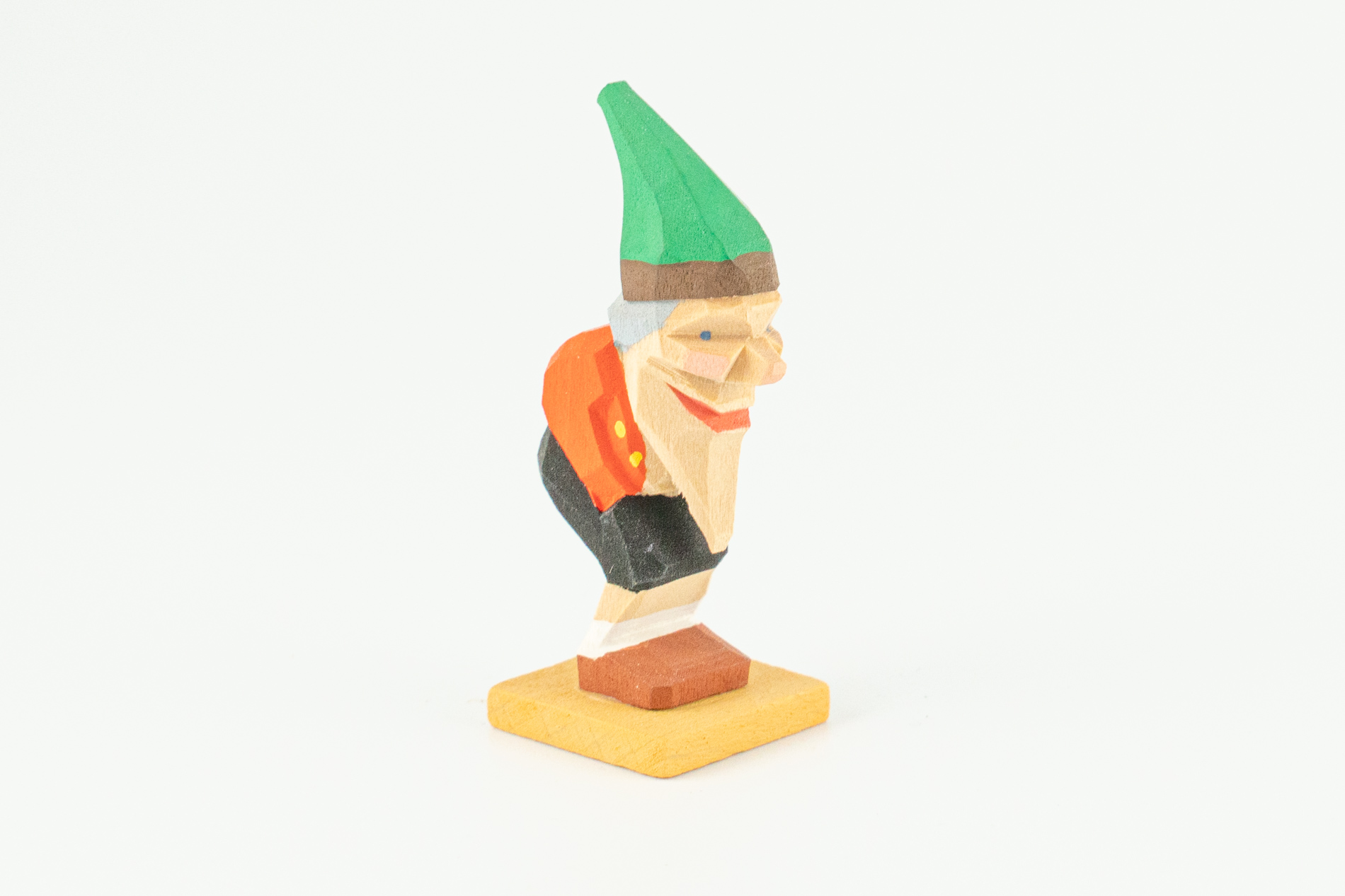 kleiner Zwerg mit grüner Mütze - Kunstgewerbliche Schnitzereien Emil Helbig